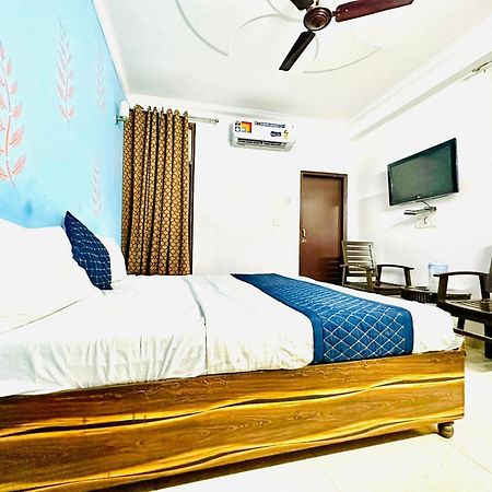 Hotel Galaxy Inn Near Delhi International Airport 新德里 外观 照片