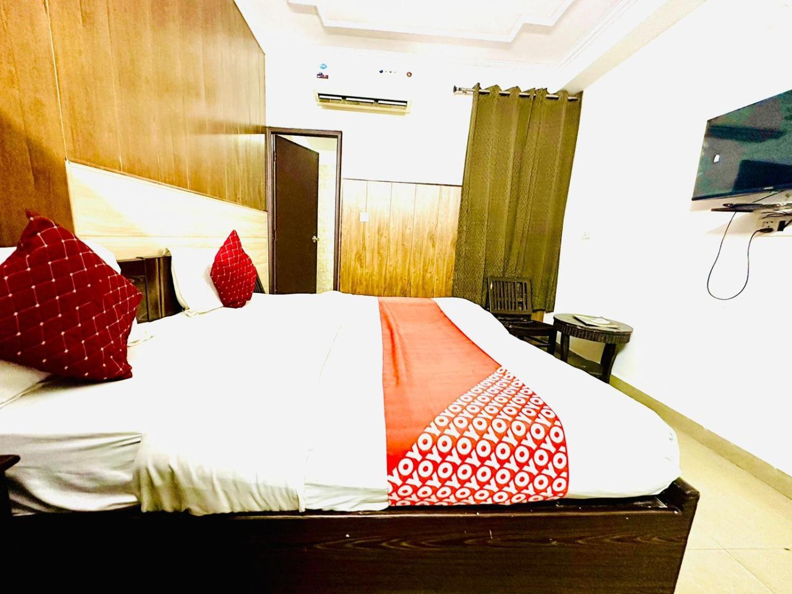 Hotel Galaxy Inn Near Delhi International Airport 新德里 外观 照片