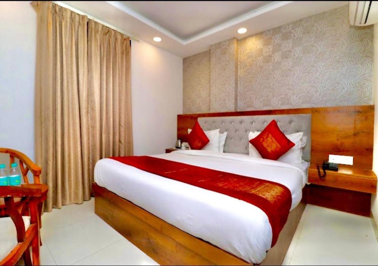 Hotel Galaxy Inn Near Delhi International Airport 新德里 外观 照片