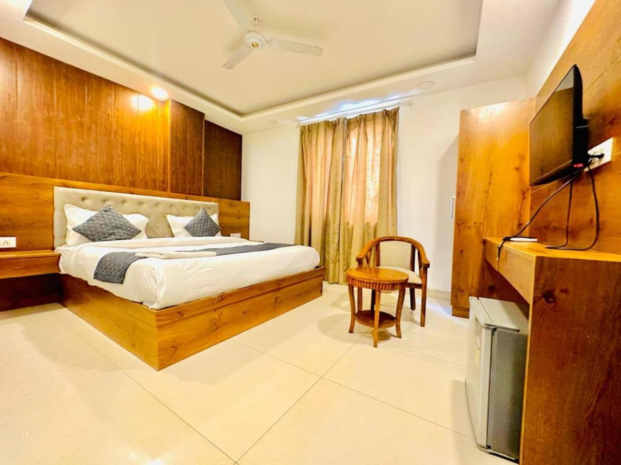 Hotel Galaxy Inn Near Delhi International Airport 新德里 外观 照片
