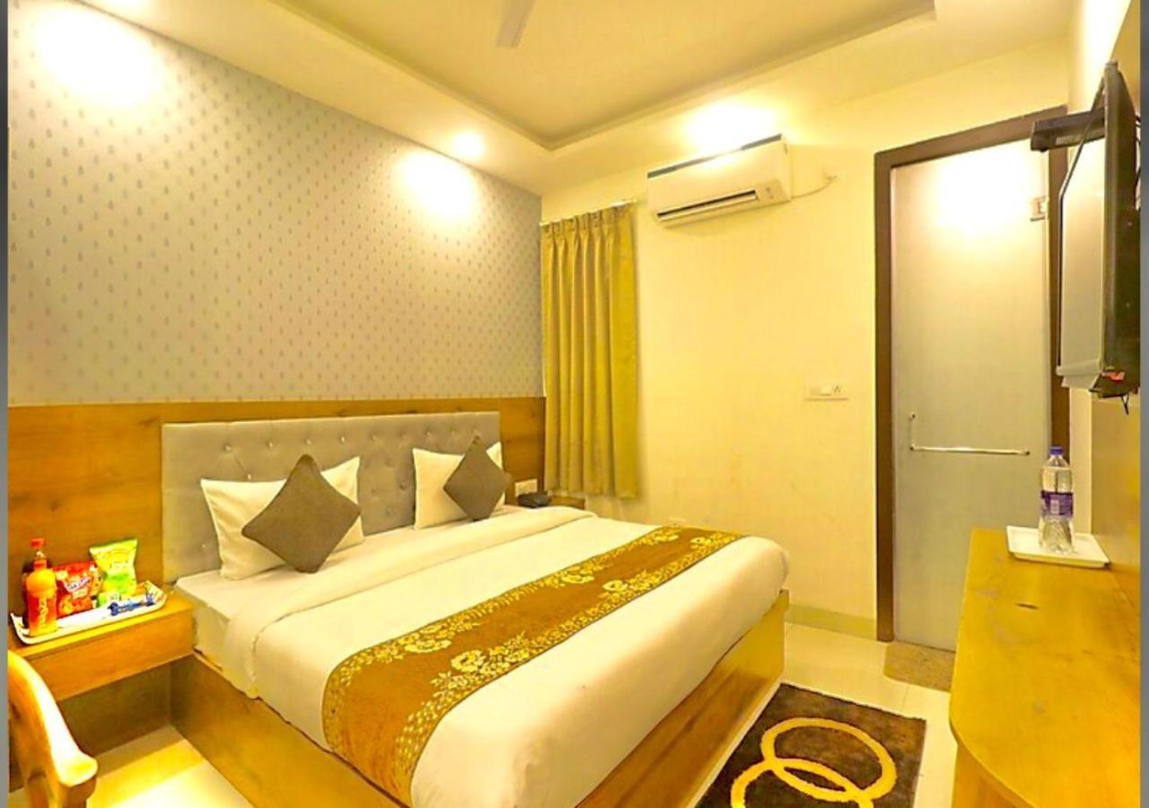Hotel Galaxy Inn Near Delhi International Airport 新德里 外观 照片