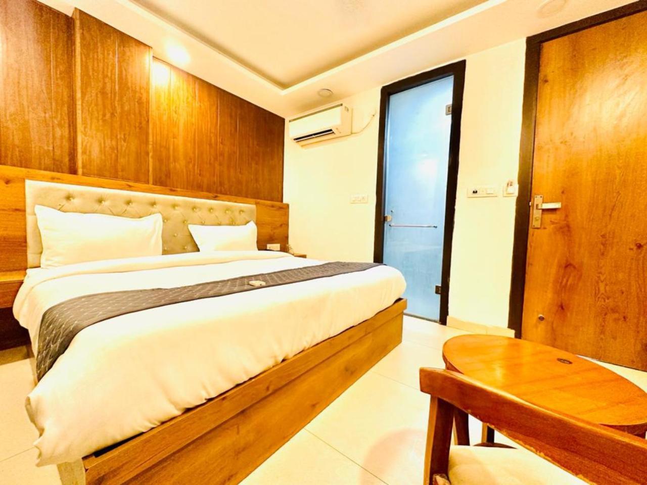 Hotel Galaxy Inn Near Delhi International Airport 新德里 外观 照片