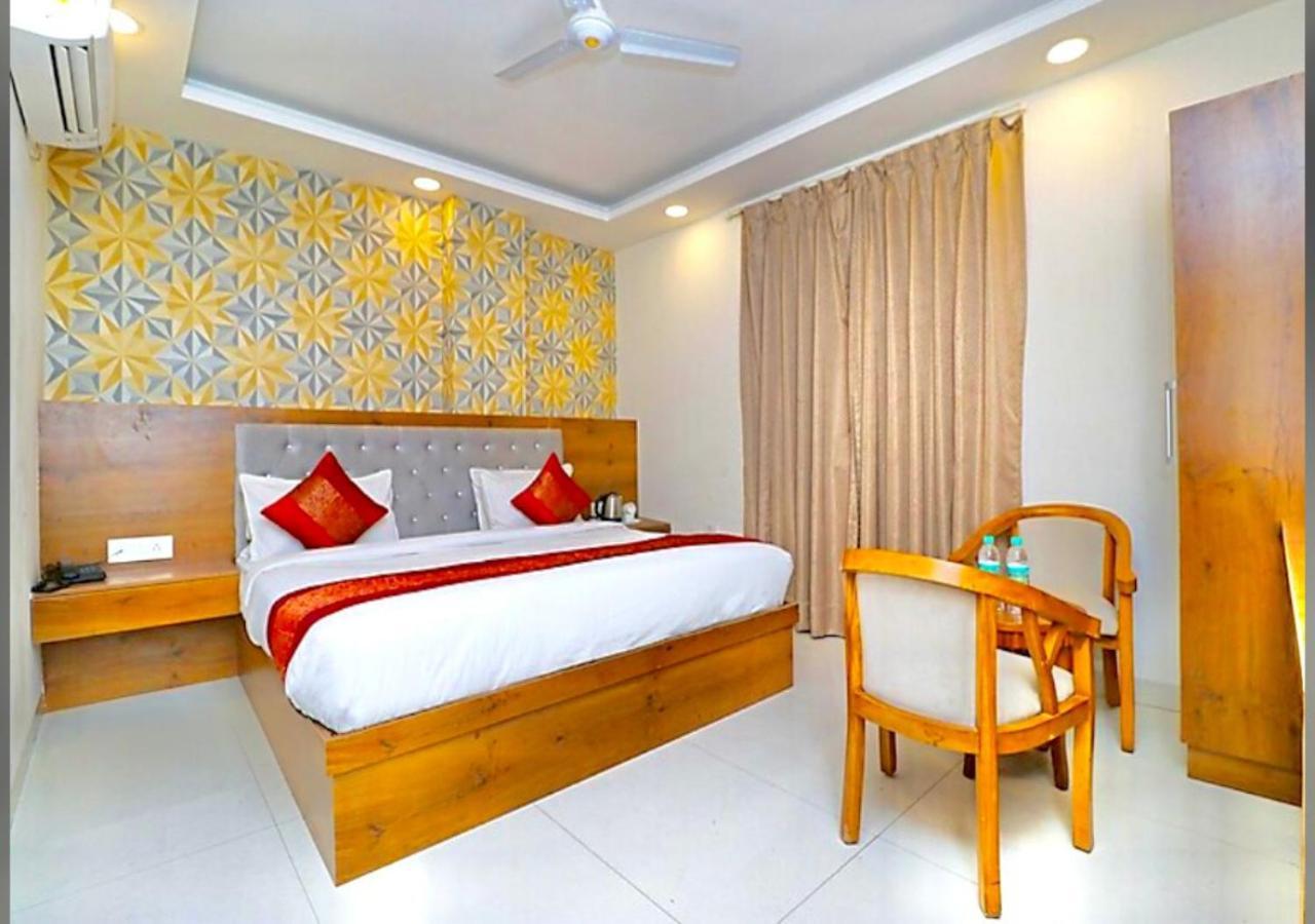 Hotel Galaxy Inn Near Delhi International Airport 新德里 外观 照片