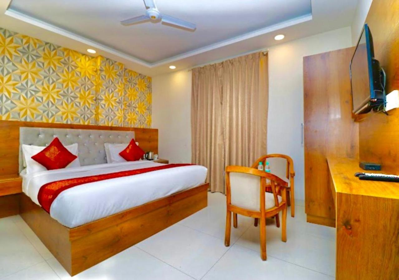 Hotel Galaxy Inn Near Delhi International Airport 新德里 外观 照片