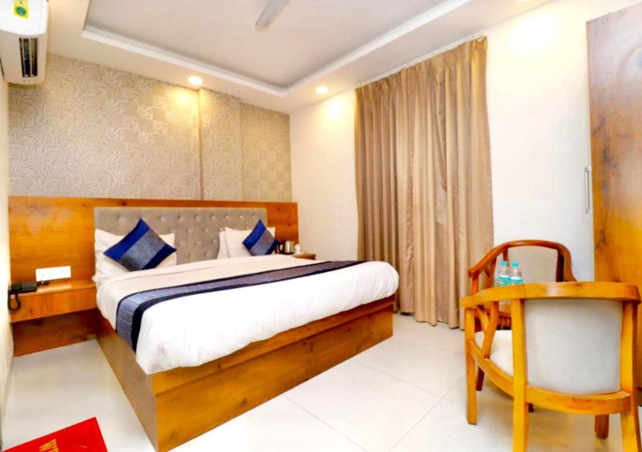 Hotel Galaxy Inn Near Delhi International Airport 新德里 外观 照片