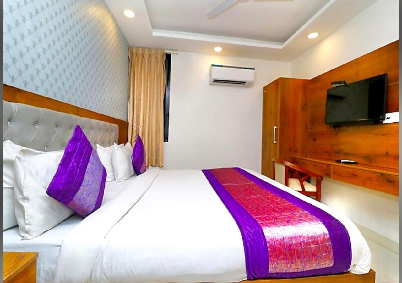 Hotel Galaxy Inn Near Delhi International Airport 新德里 外观 照片